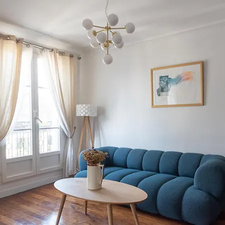 Апартаменты Love Nest Overlooking The Rooftops Of *
